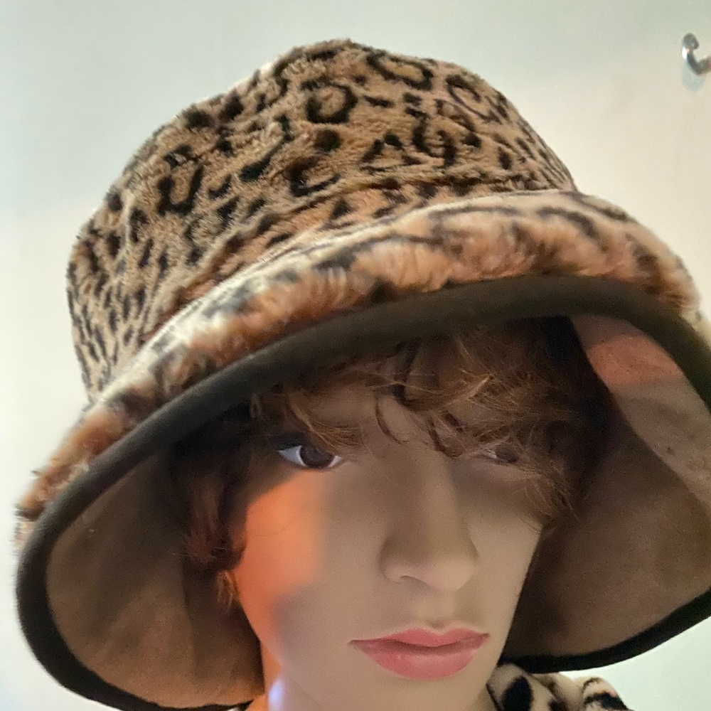 Preston & York Fleece Animal Print Bucket Hat